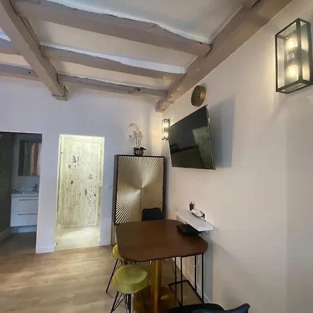 Paris Marais Arev-3